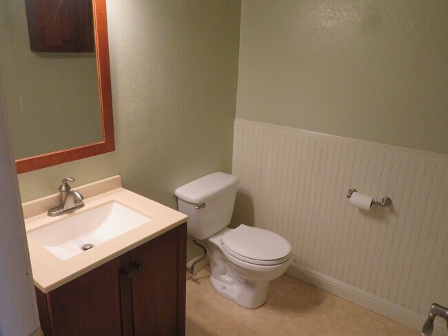 Building Photo - 3 bed 1.5 Bath in Harbor Oaks