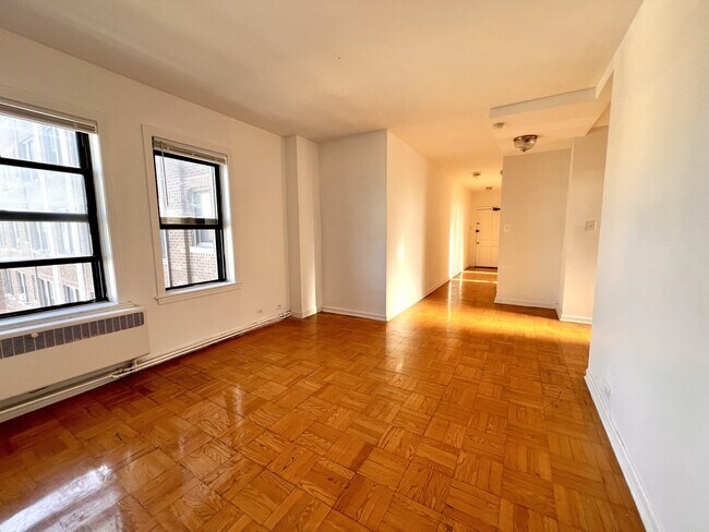 Foto del edificio - 6230 N Kenmore Ave