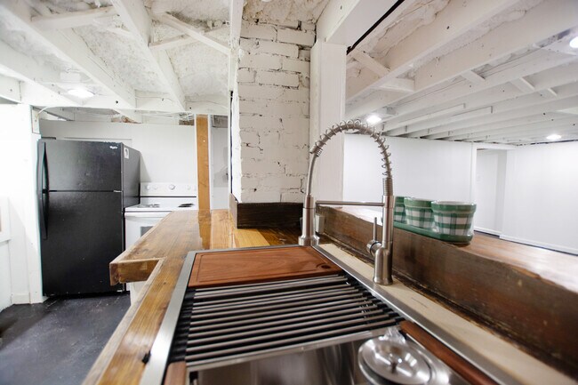 Área del lavabo - 1713 E Main St