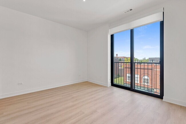 Foto del edificio - 1801 W Grand Ave