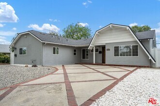 Building Photo - 23922 Archwood St