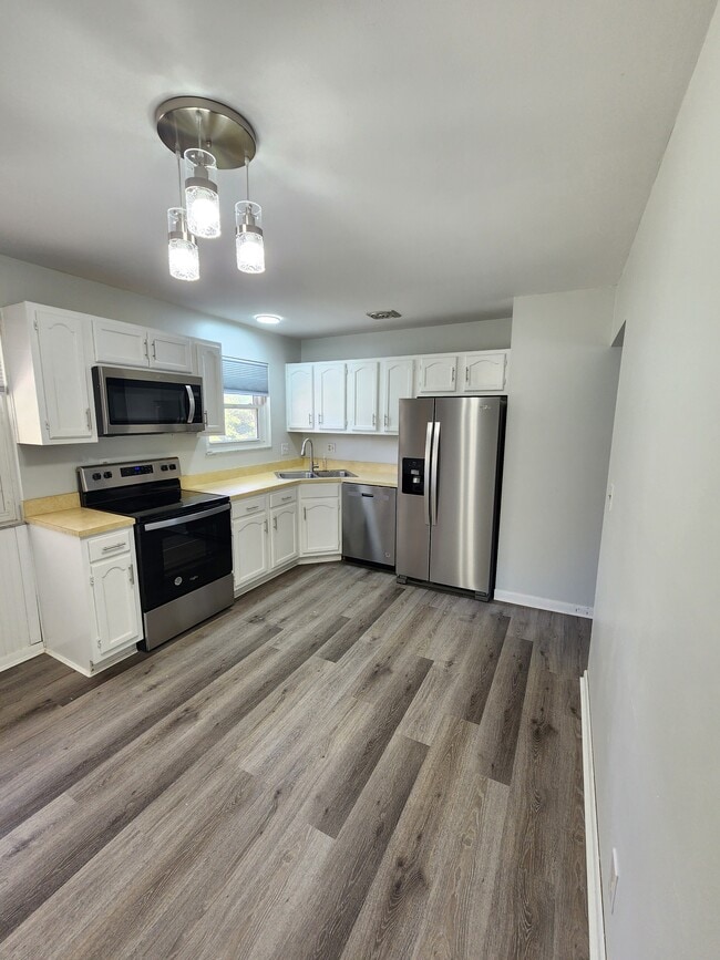 Building Photo - 3723 Hermes Dr