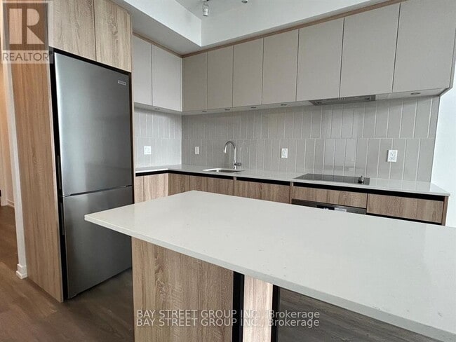 Building Photo - 8 Beverley Glen Blvd