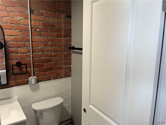 Foto del edificio - 317 S Clinton St