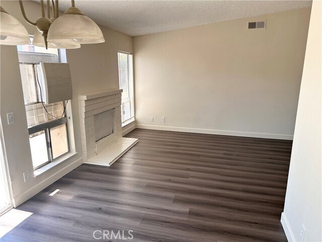 Foto del edificio - 24953 Fay Ave