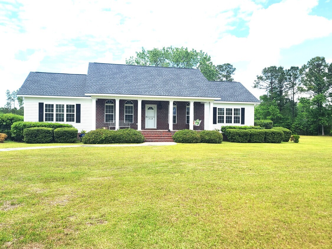 Foto principal - 518 Cloverfield Ln
