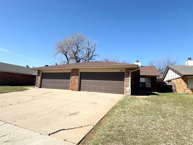 Building Photo - 9821 Larkspur Ln