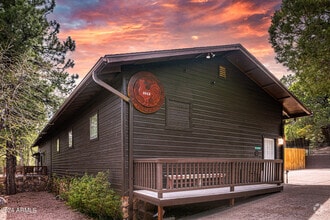 Building Photo - 1042 S Hunter Creek Dr