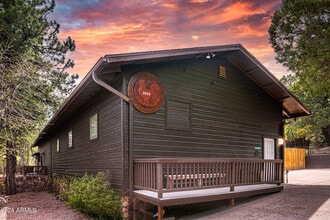 Building Photo - 1042 S Hunter Creek Dr