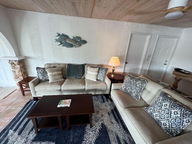 Foto del edificio - 1540 Lantana Ln