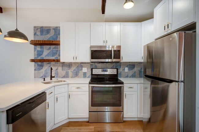 Photo - 3007 W Fletcher St Apartment