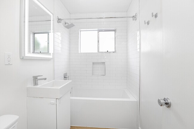 Foto del edificio - 951 N Curson Ave