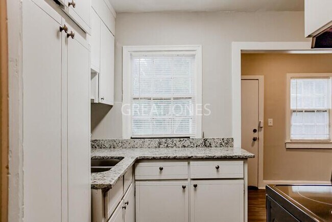 Building Photo - NOW OFFERING FIRST FULL MONTH FREE IF MOVE...