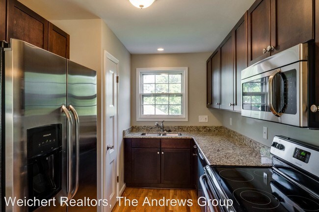 Building Photo - 3 br, 1.5 bath House - 3105 Southlake Drive