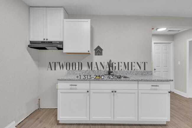 Foto del edificio - This beautifully updated 4-bedroom, 1-bath single-family home is ready for move-in!