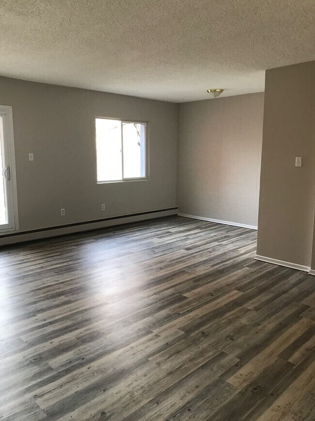 Building Photo - 1 Bed 1 Bath Unit in Red Deer, AB