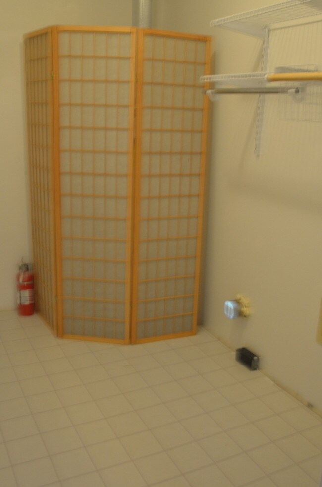 Building Photo - 6143 Rhemish Dr