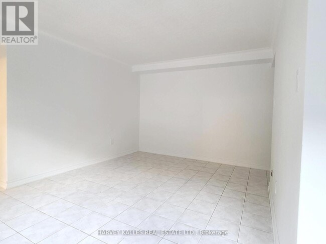 Building Photo - 4 Greenbrook Dr