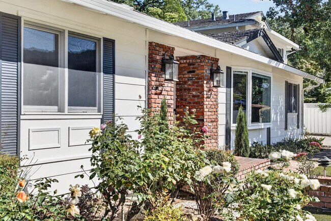 Building Photo - Luxury 4BR Lafayette Estate: Meticulous Finishes, Private Au Pair Suite & Top Schools!