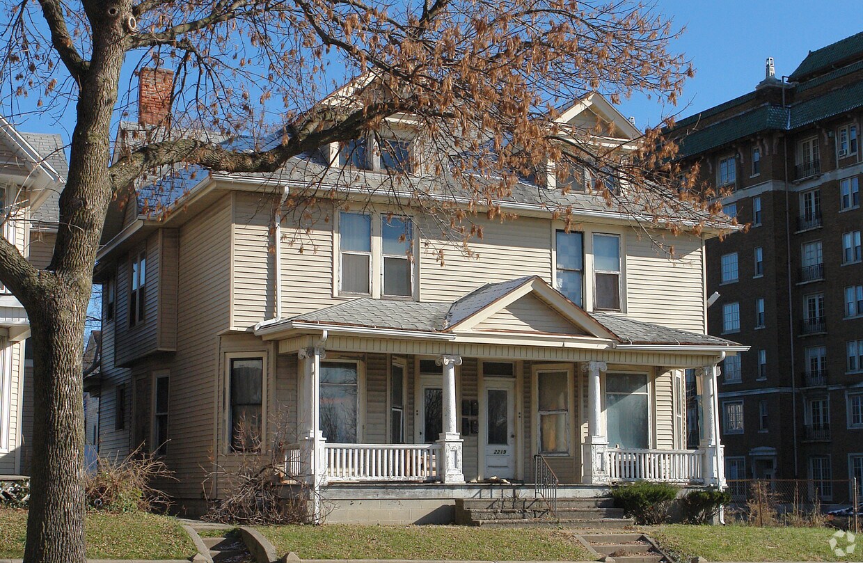 Primary Photo - 2217-2219 Fairfield Ave