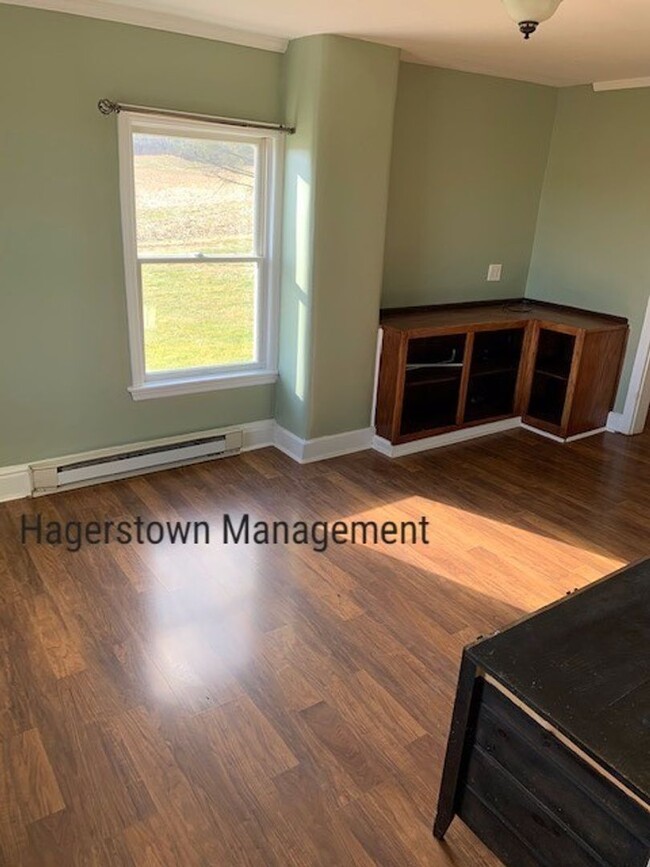 Foto del edificio - Farmhouse in Quiet Setting 2Bd, 1 Ba