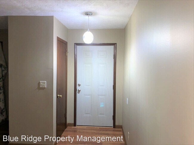Building Photo - 4 br, 2.5 bath House - 111 E Lane Street