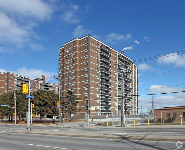 Photo principale - 1375 Midland Ave