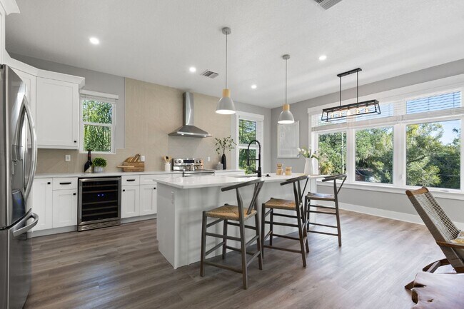 Building Photo - Charming Tampa Rental - Perfectly Located ...