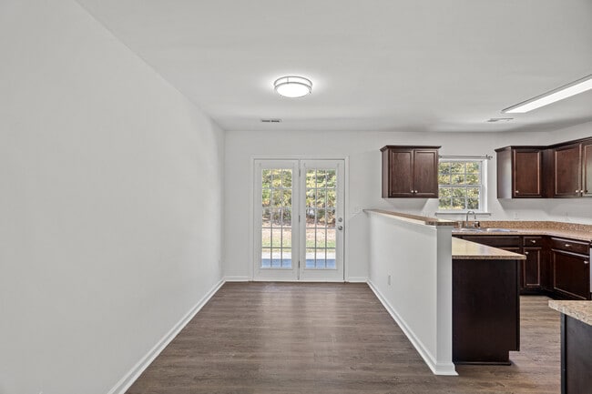 Foto del edificio - 5628 Henderson Oaks Dr