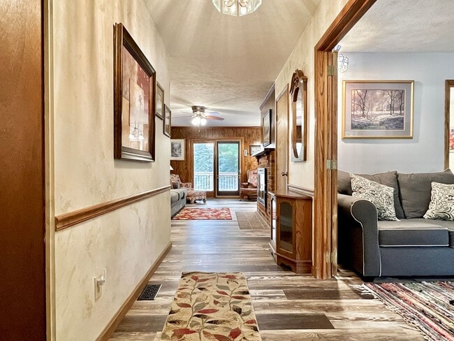Building Photo - Cute, Comfy & Full of Charm!