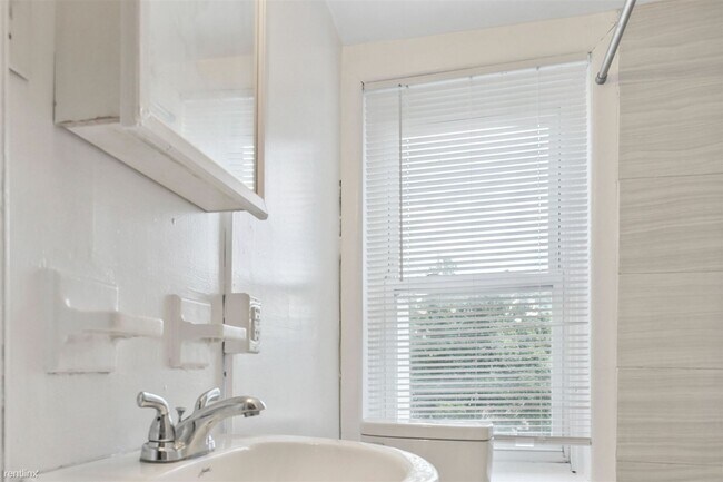 Foto del edificio - 1 br, 1 bath Triplex - 1707 N Gratz ST Uni...