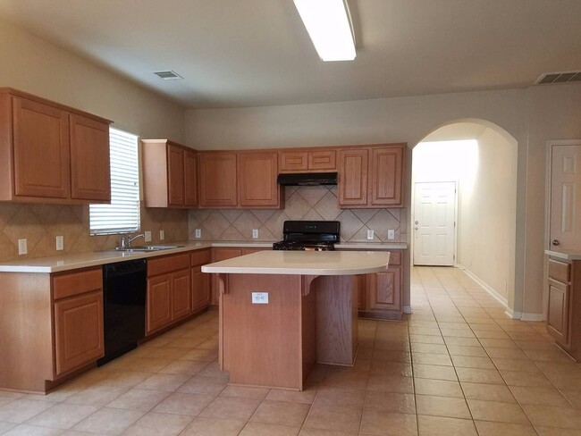 Building Photo - 4 br, 3.5 bath House - 23649 Silver Creek