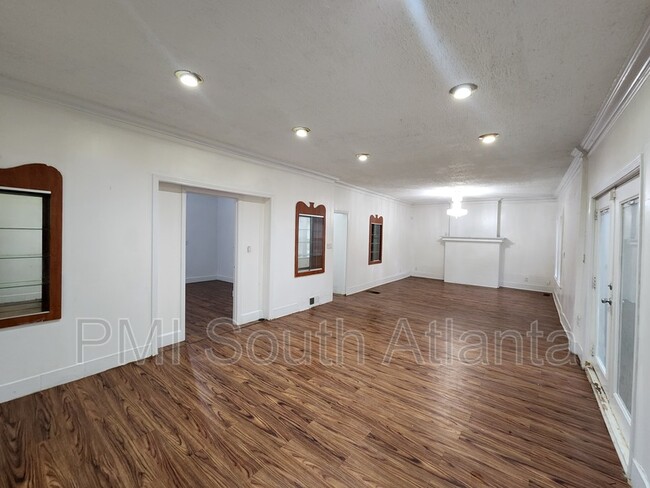 Building Photo - 705 Lexington Ave SW
