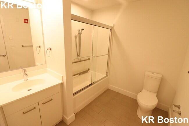 Building Photo - 1105 Boylston St
