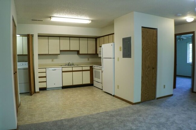 Building Photo - $1,095 | 2 Bedroom, 1 Bathroom 3rd Floor C...