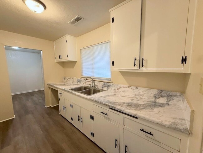 Building Photo - 2559 Ballantyne Dr