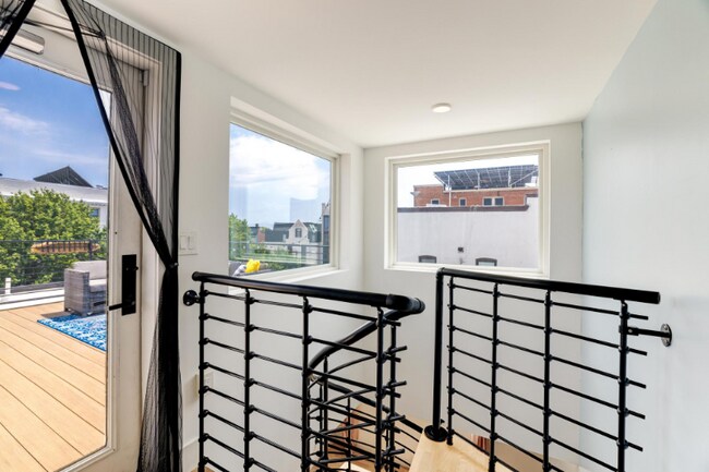 Foto del edificio - 3514 13th St NW