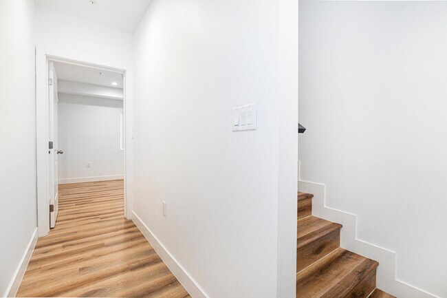 Building Photo - 5914 Tujunga Ave