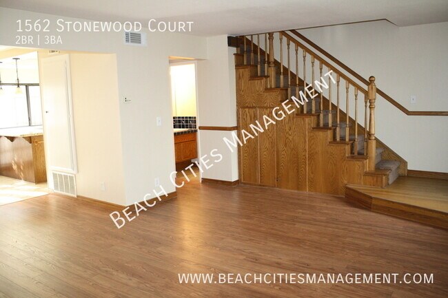 Foto del edificio - Charming 2 Bedroom 2.5 Bath Townhome Style...