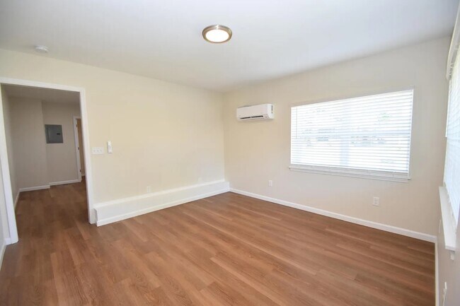 Foto del edificio - 701 S Highland Park Ave