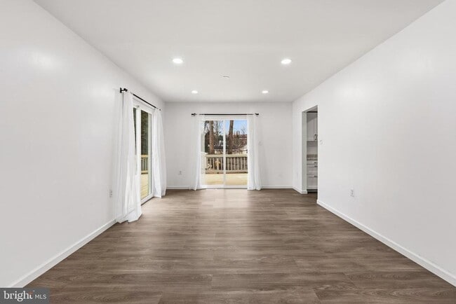 Building Photo - 2146 Woodford Rd