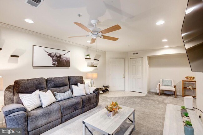 Foto del edificio - 3815 Sunnyfield Ct