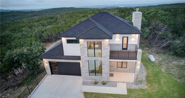 Building Photo - 320 Flanders