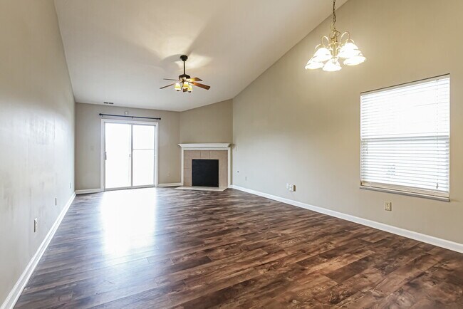 Foto del edificio - 5384 Lakeside Manor Dr