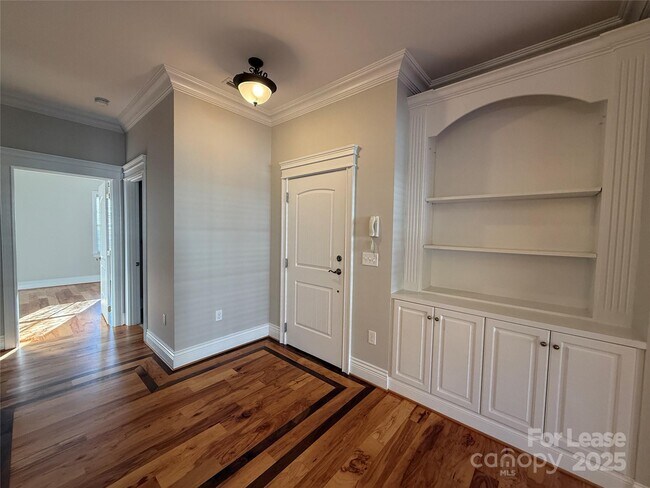 Foto del edificio - 21031 Catawba Ave