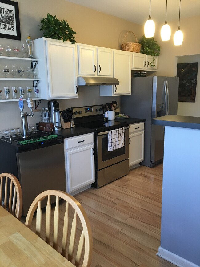 Foto del edificio - 64 Clingman Ave