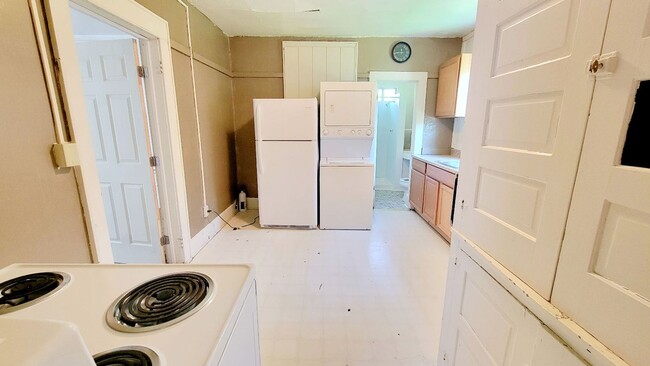 Building Photo - 719/721/723 Naomi St