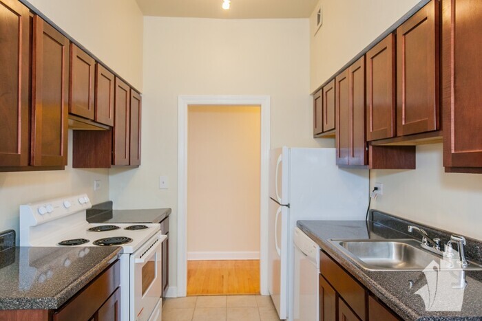 Primary Photo - 1420 N Dearborn St