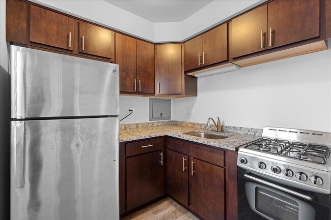 Foto del edificio - 6211 N Kenmore Ave