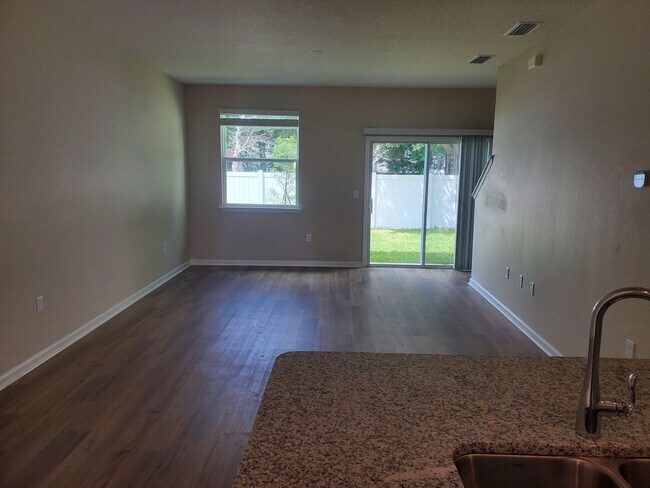 Building Photo - Townhome for rent in Greenland Place! Redu...